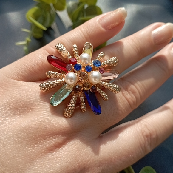 Rainbow Cocktail Daisy Ring - Picture 13 of 17